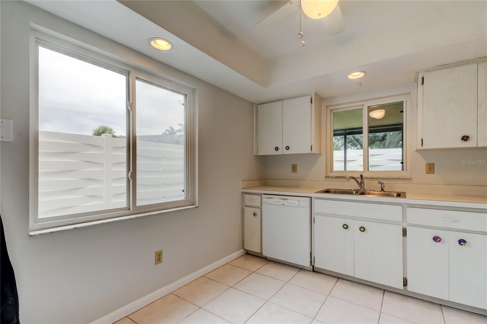 Image 5 of 31 For 2670 Barksdale Ct