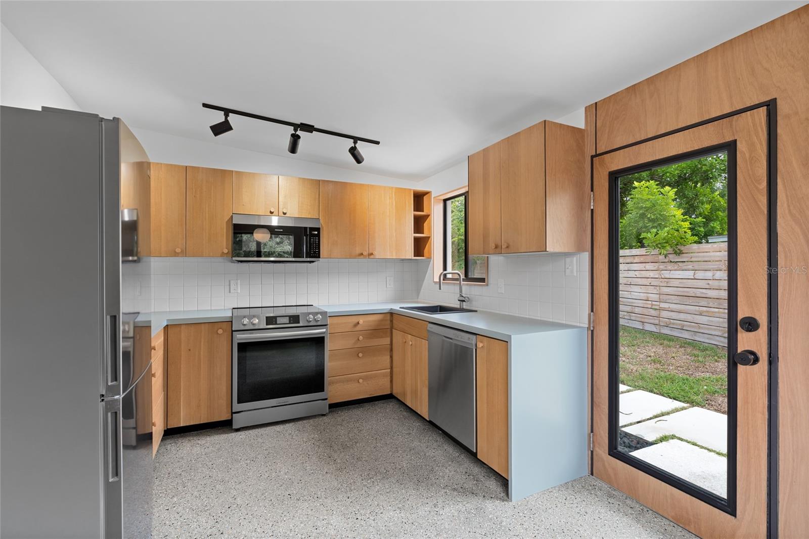 Image 7 of 33 For 8597 93rd Avenue