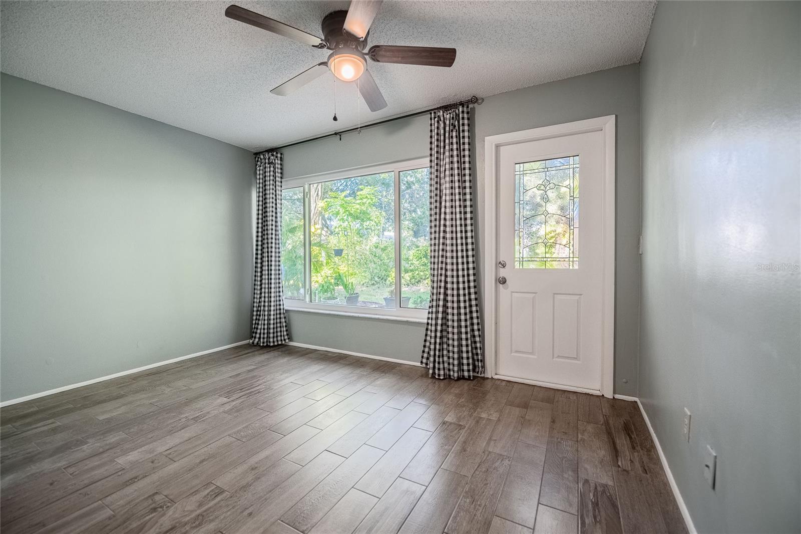 Image 13 of 50 For 2238 Lark Circle W C