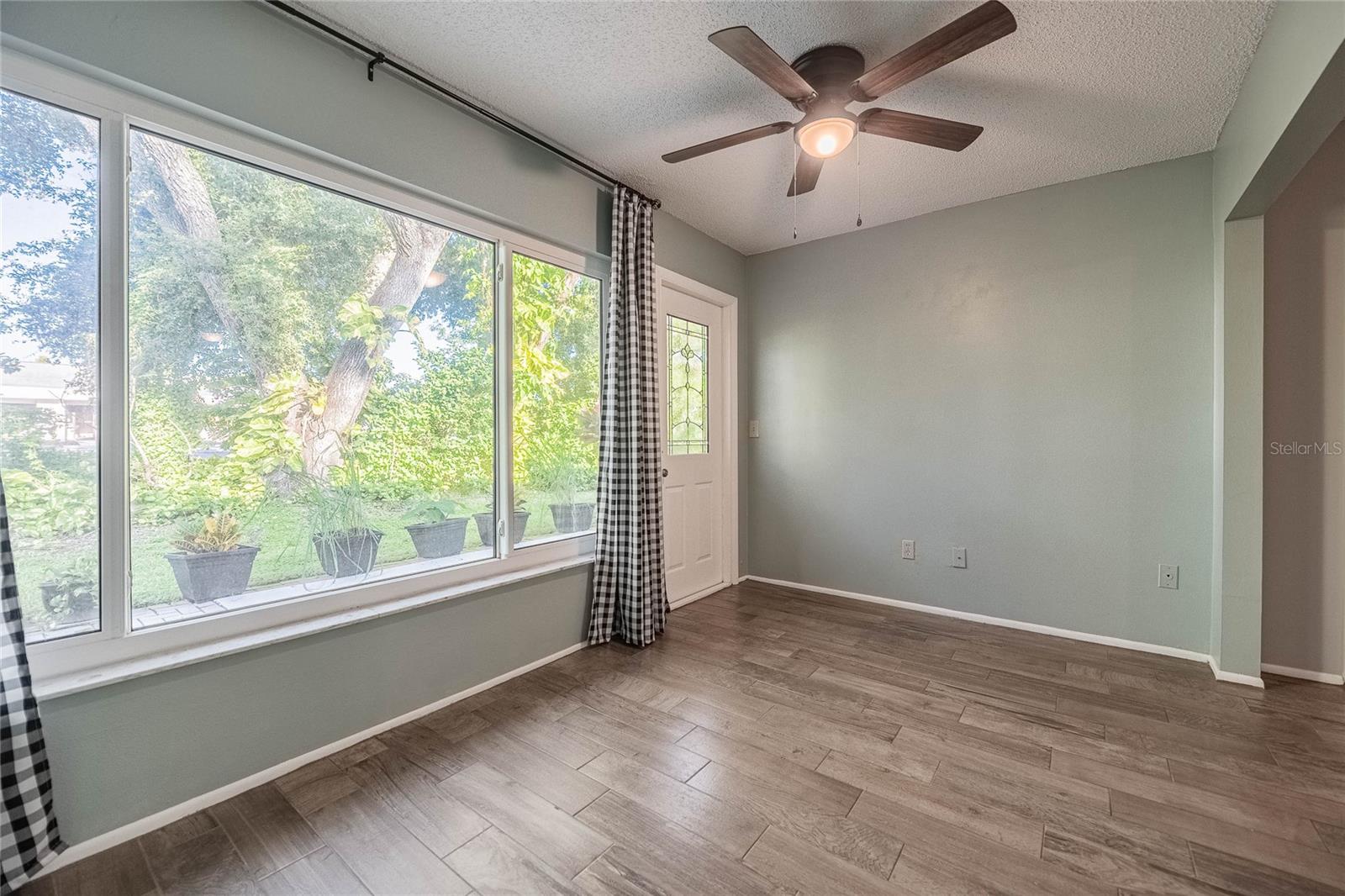Image 14 of 50 For 2238 Lark Circle W C