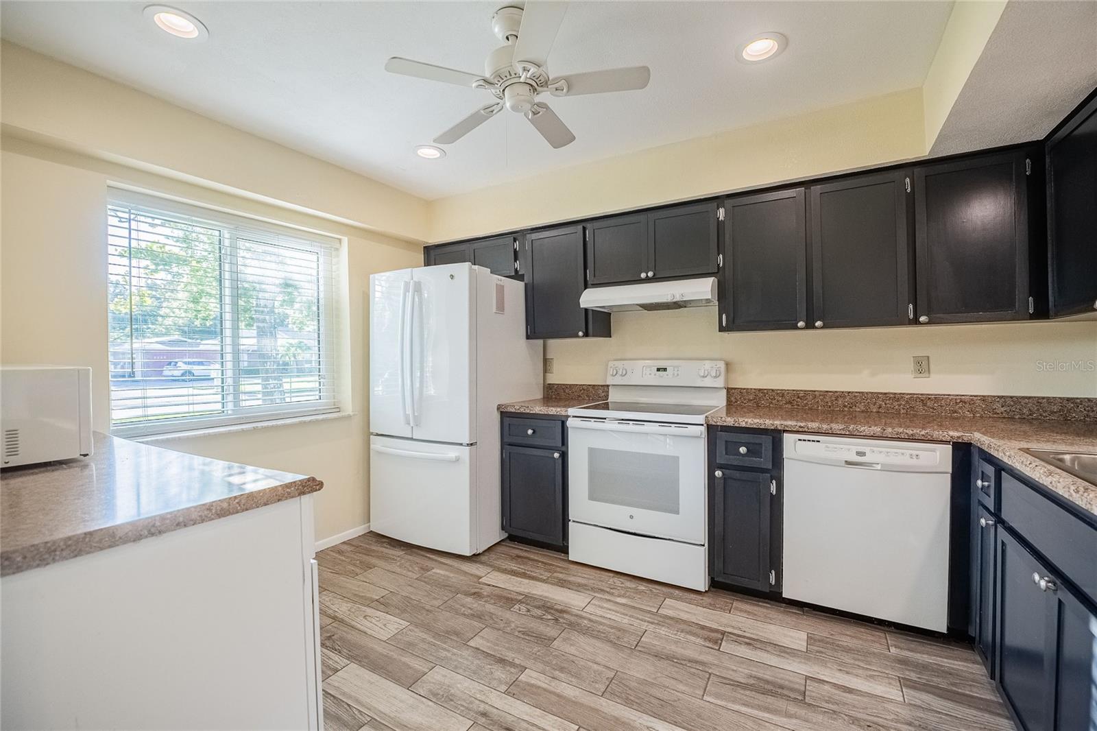Image 3 of 50 For 2238 Lark Circle W C