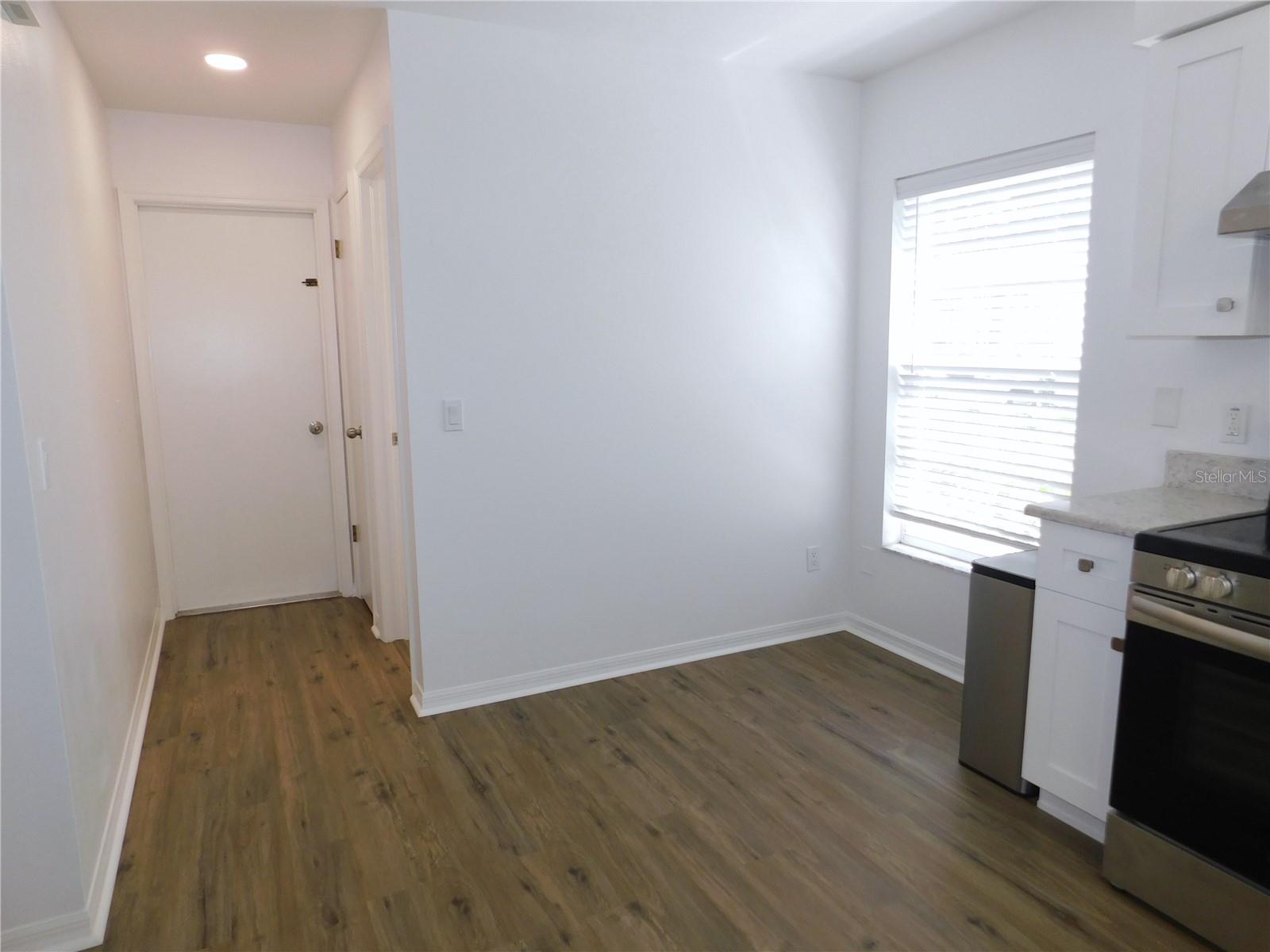 Listing photo id 11 for 3650 Fremantle Drive