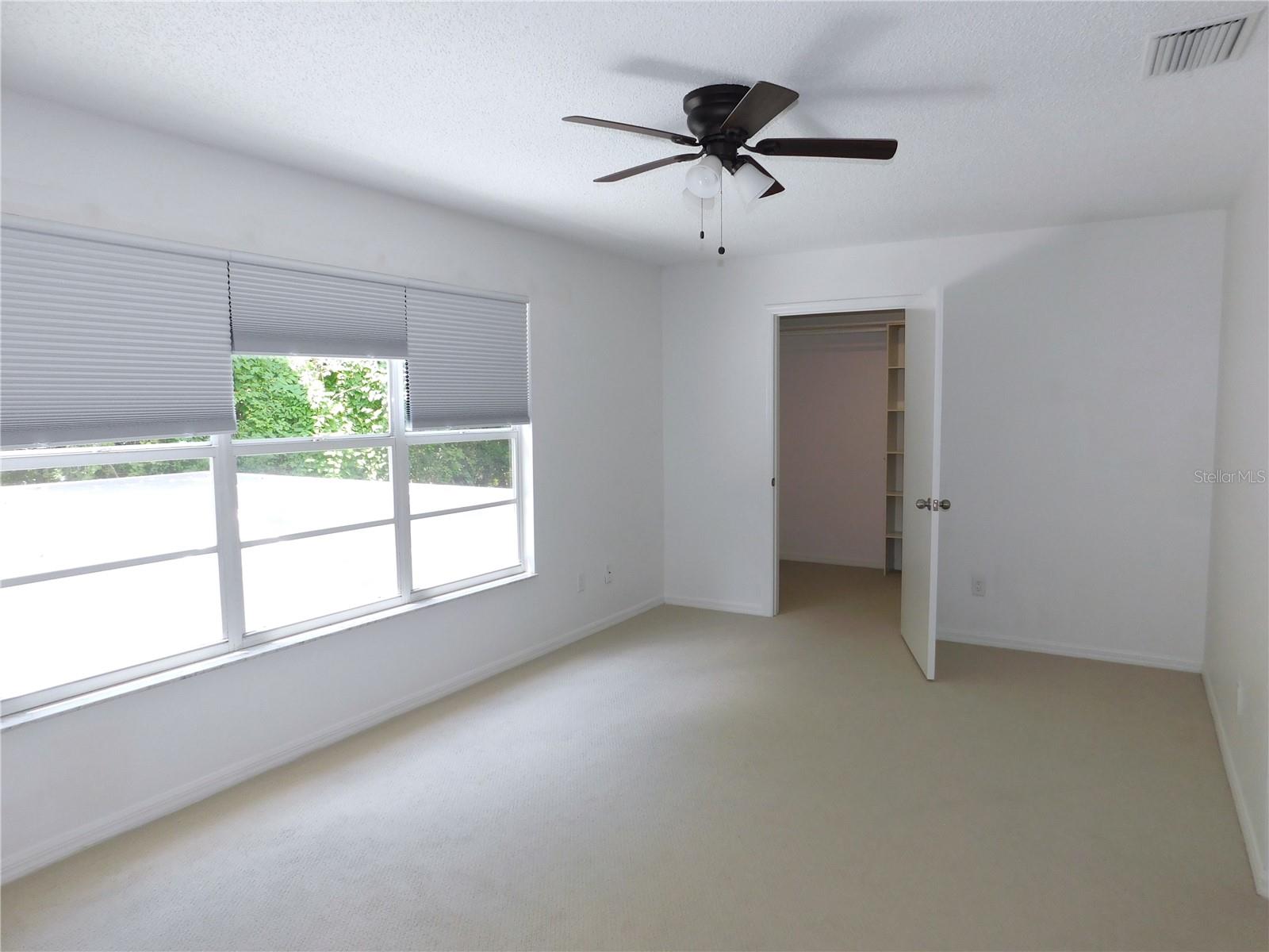 Listing photo id 17 for 3650 Fremantle Drive