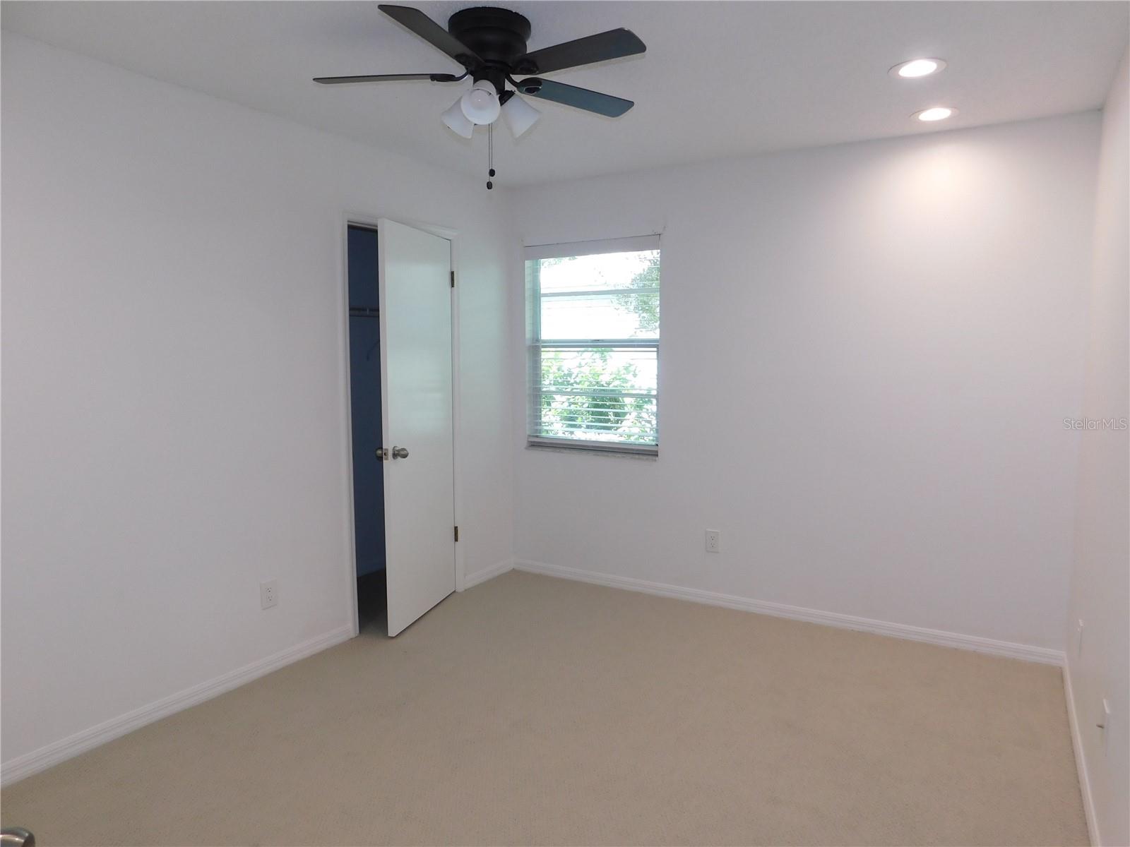 Listing photo id 24 for 3650 Fremantle Drive