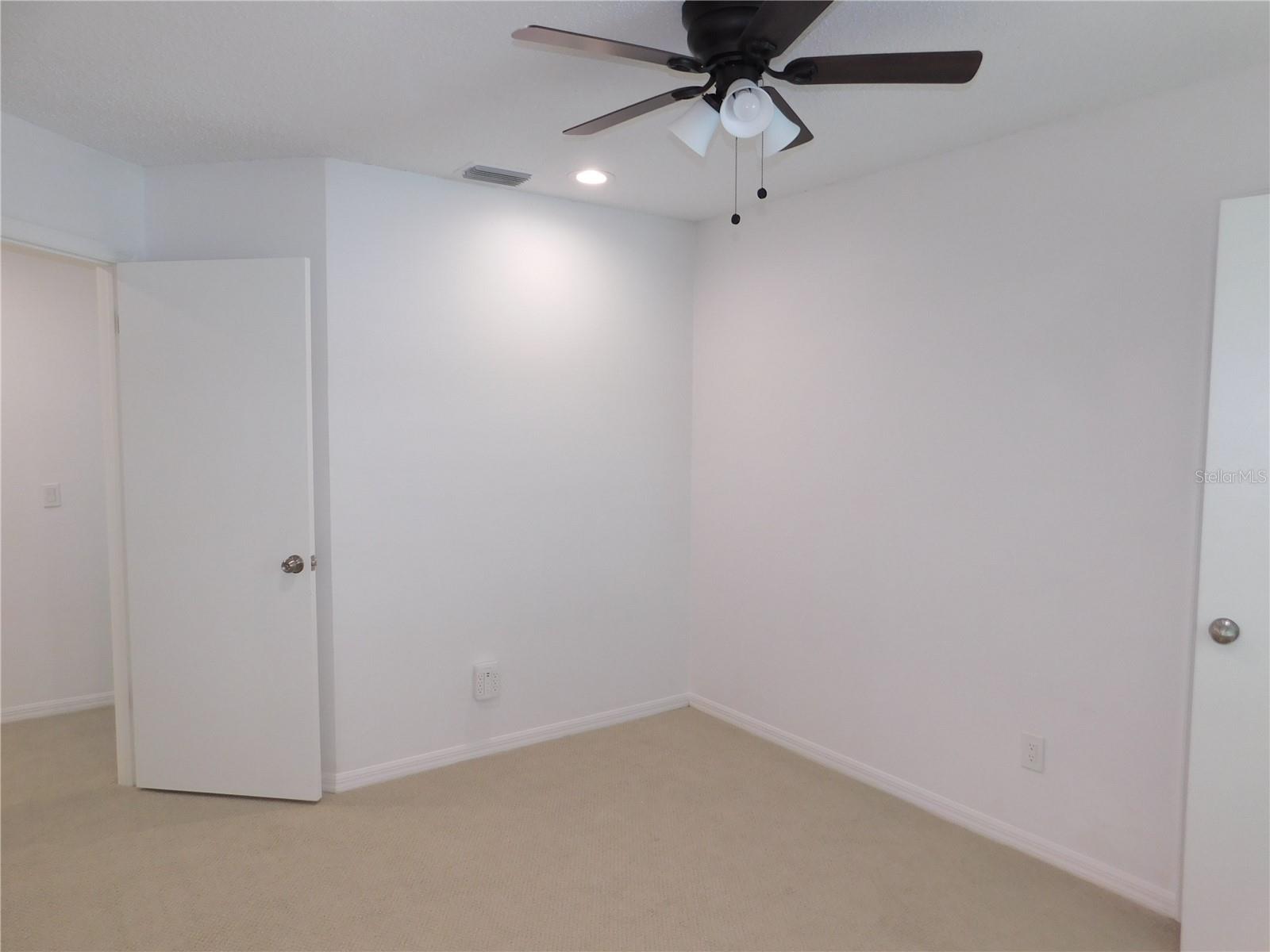 Listing photo id 25 for 3650 Fremantle Drive