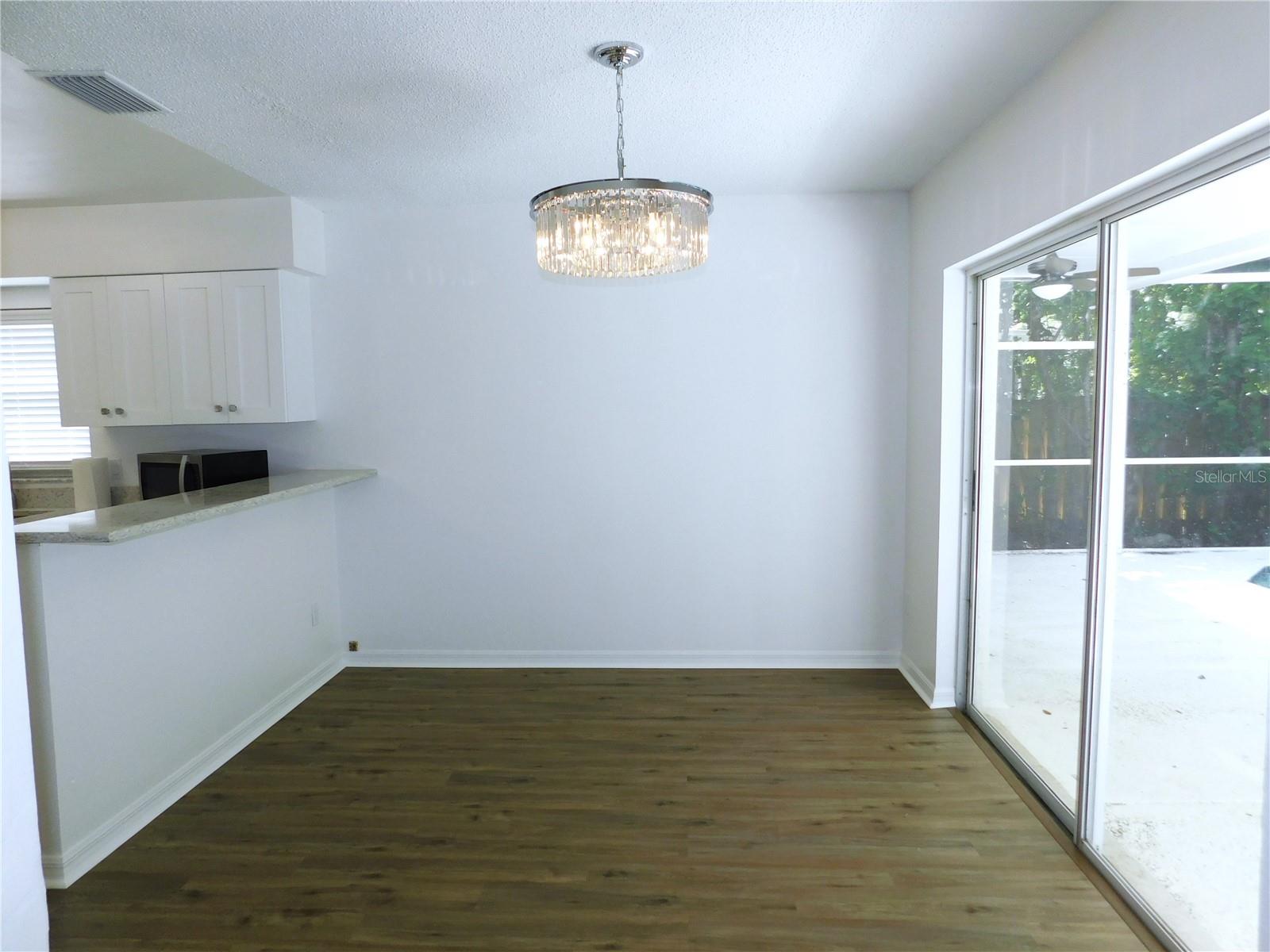 Listing photo id 4 for 3650 Fremantle Drive