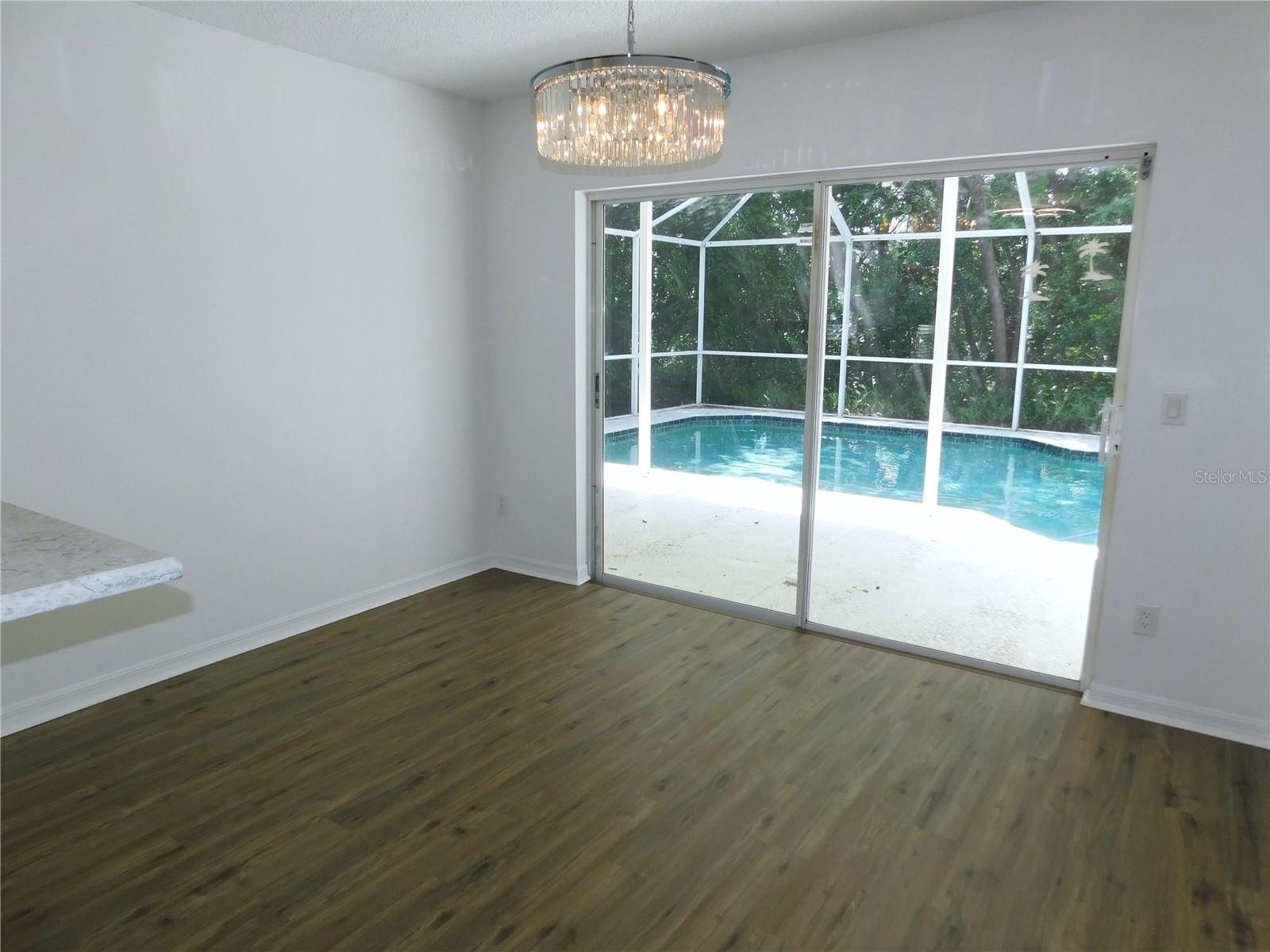 Listing photo id 5 for 3650 Fremantle Drive