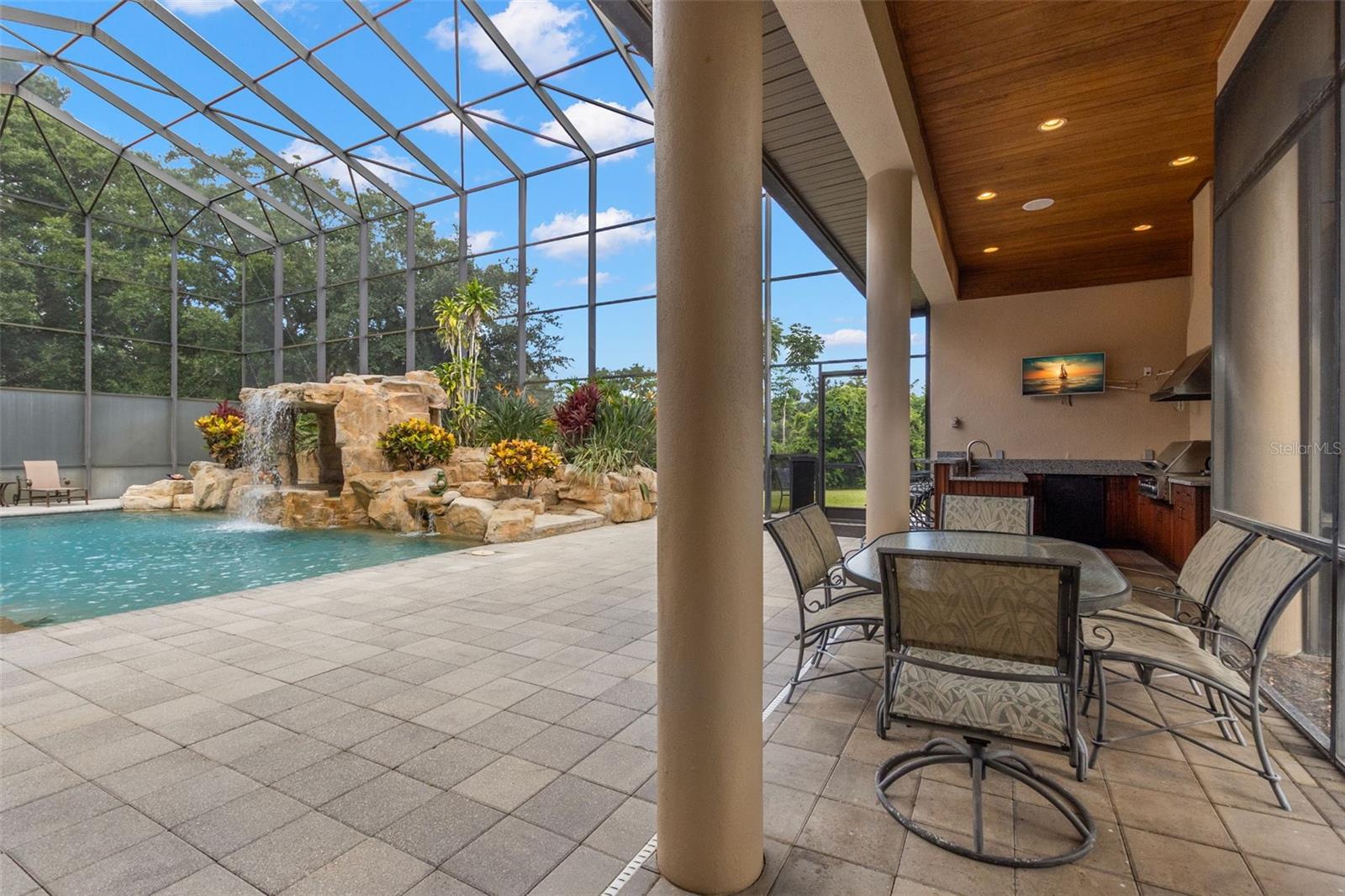 Listing photo id 34 for 211 Rue Des Chateaux