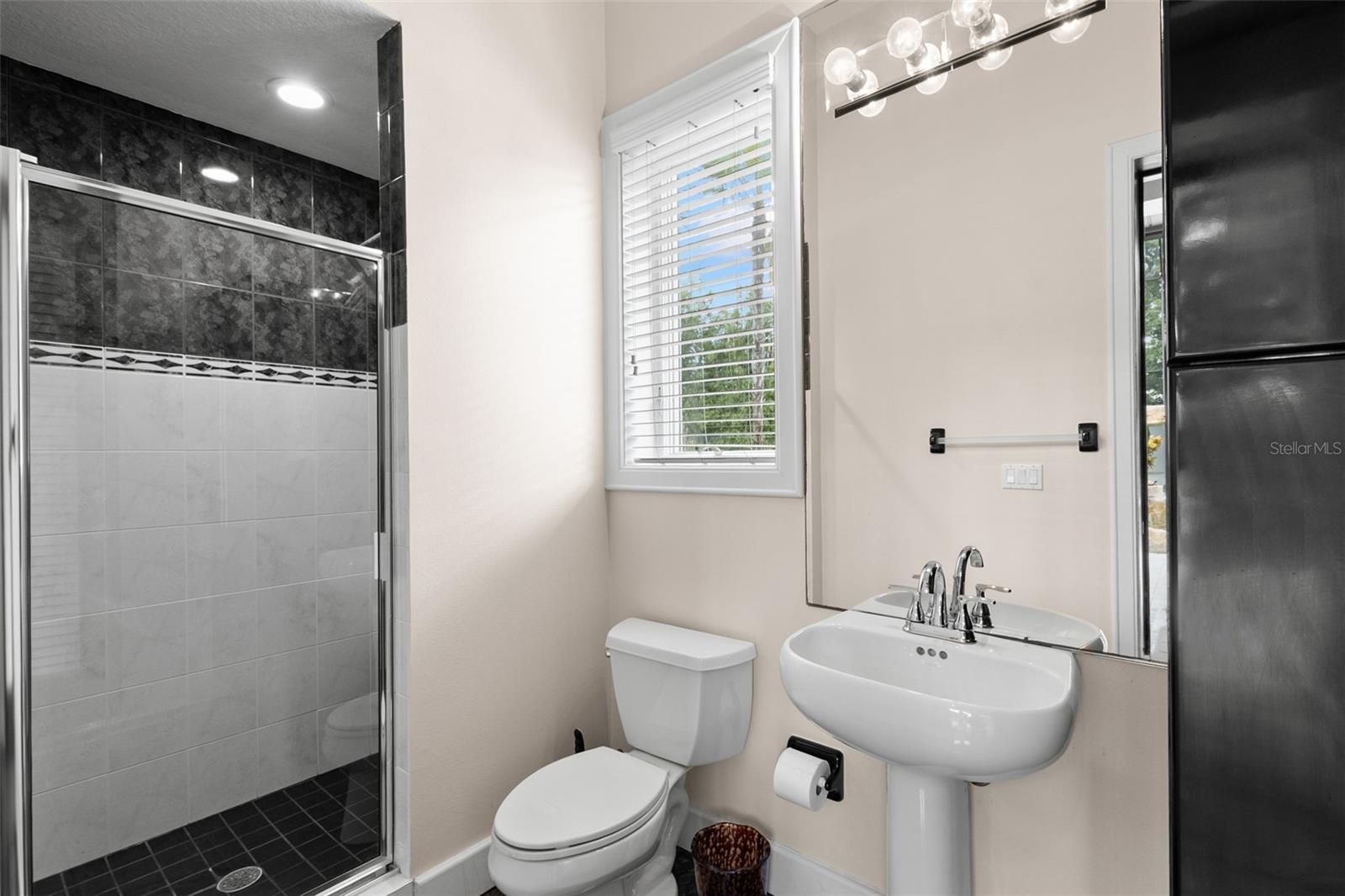 Listing photo id 36 for 211 Rue Des Chateaux