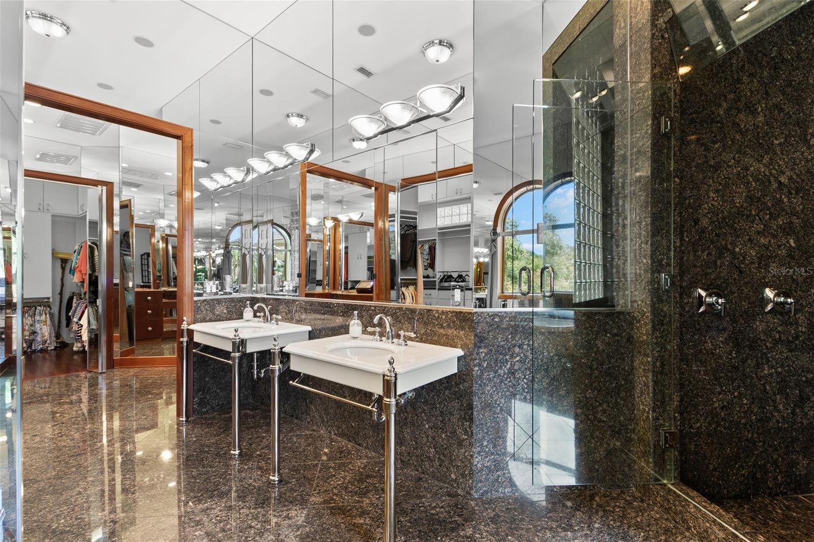 Listing photo id 75 for 211 Rue Des Chateaux