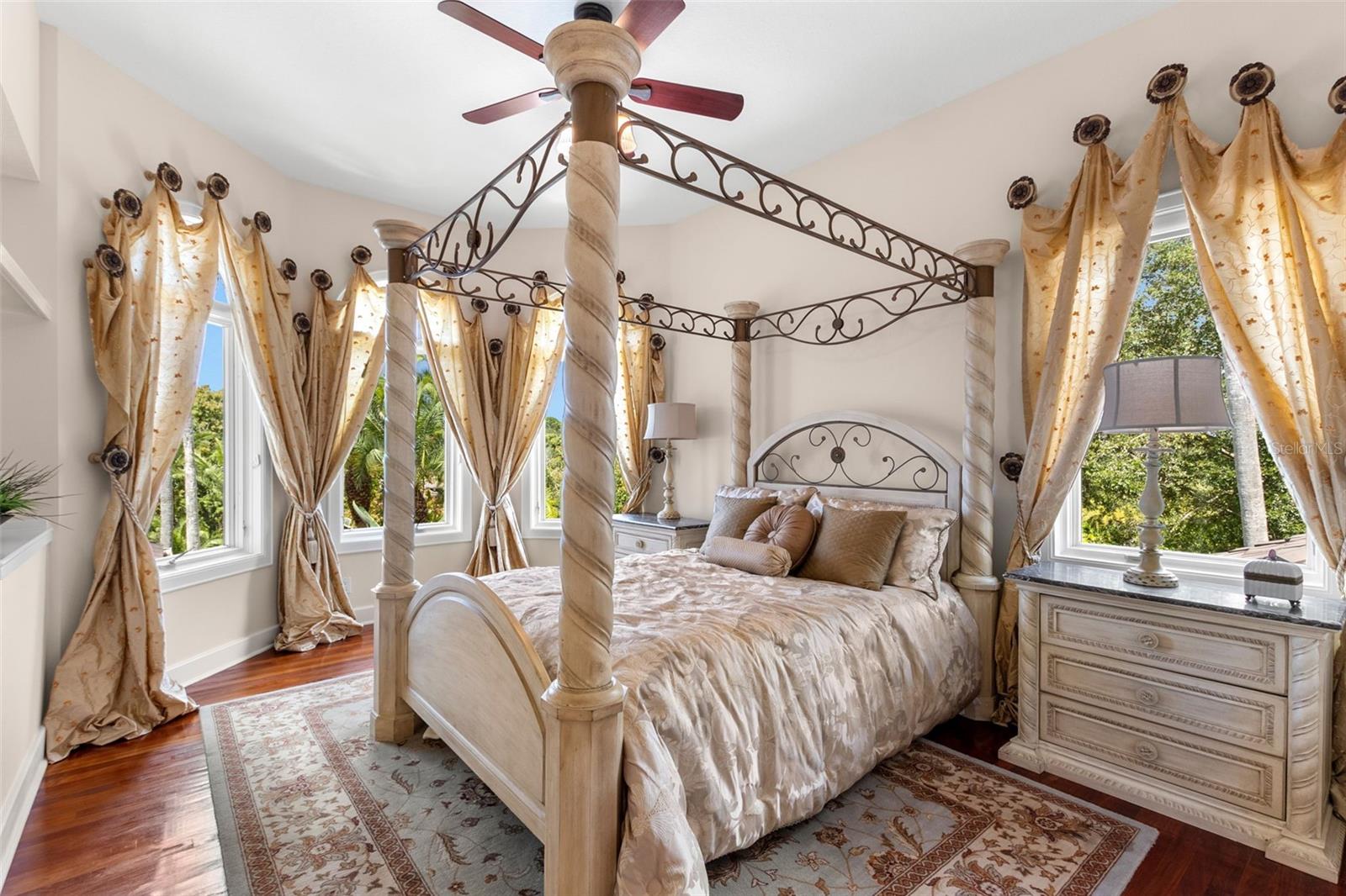 Listing photo id 79 for 211 Rue Des Chateaux