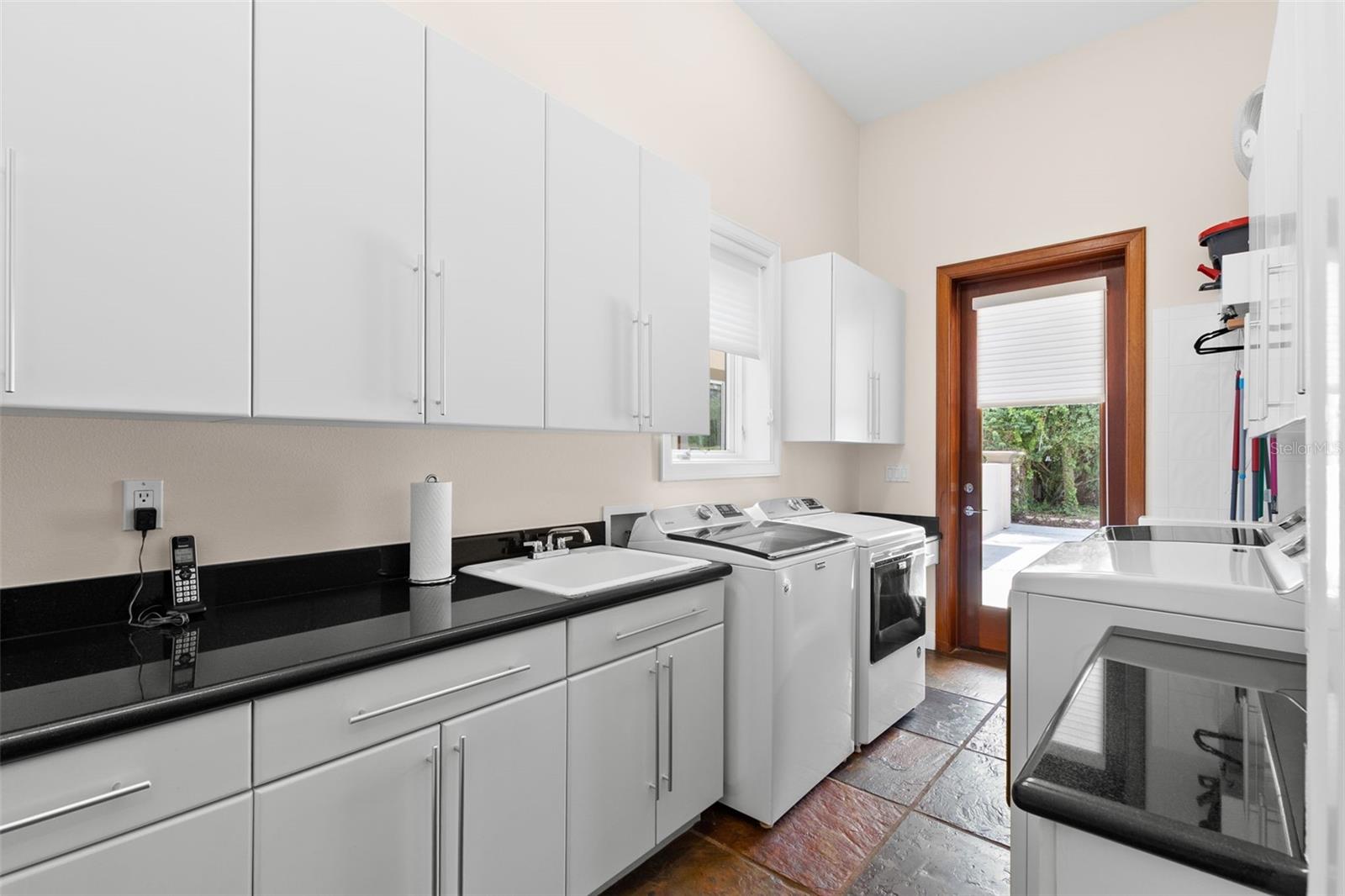 Listing photo id 88 for 211 Rue Des Chateaux