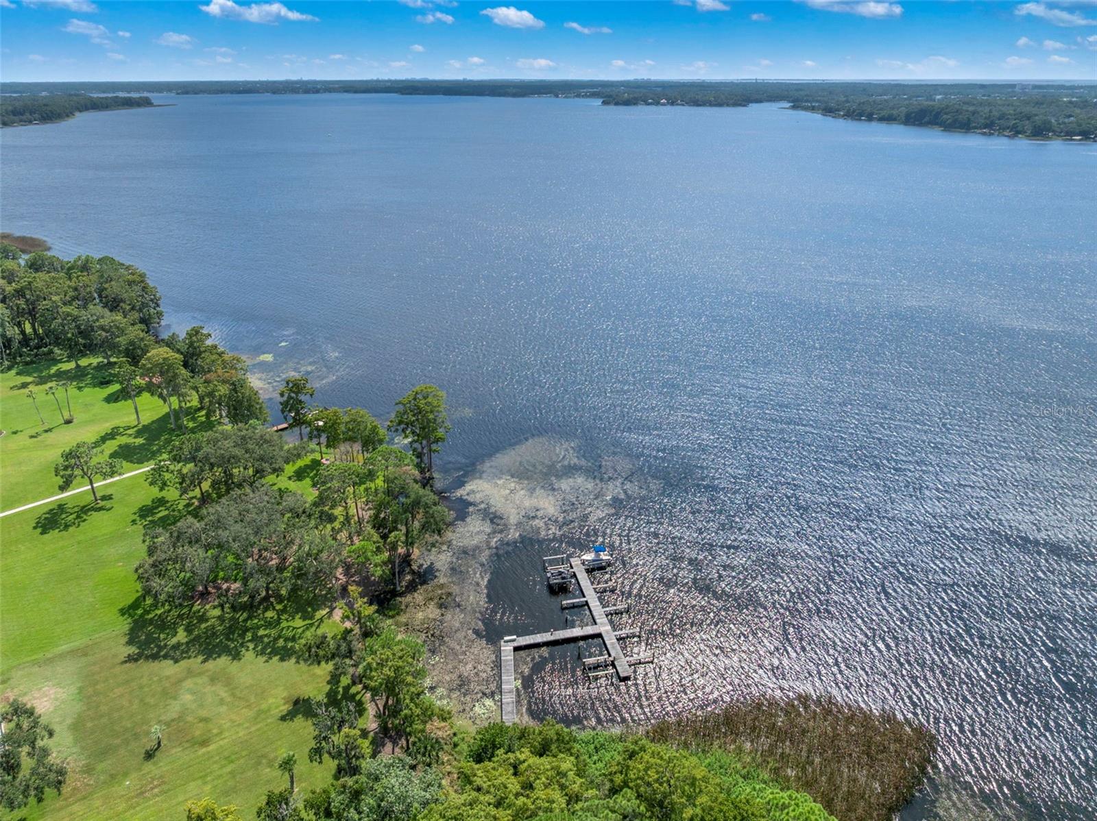 Listing photo id 95 for 211 Rue Des Chateaux