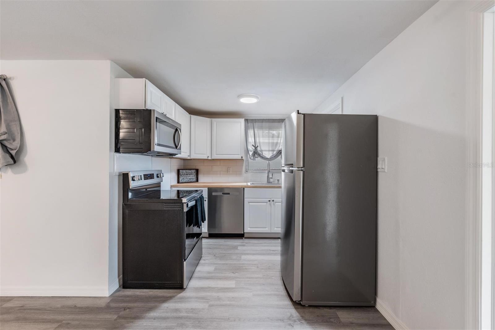 Image 6 of 27 For 10247 117th Terrace