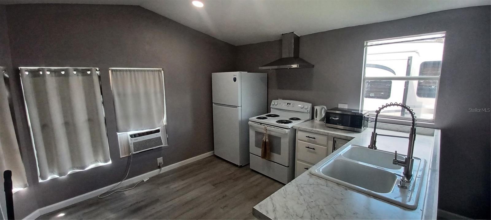 Image 21 of 36 For 3076 Swain Avenue 1