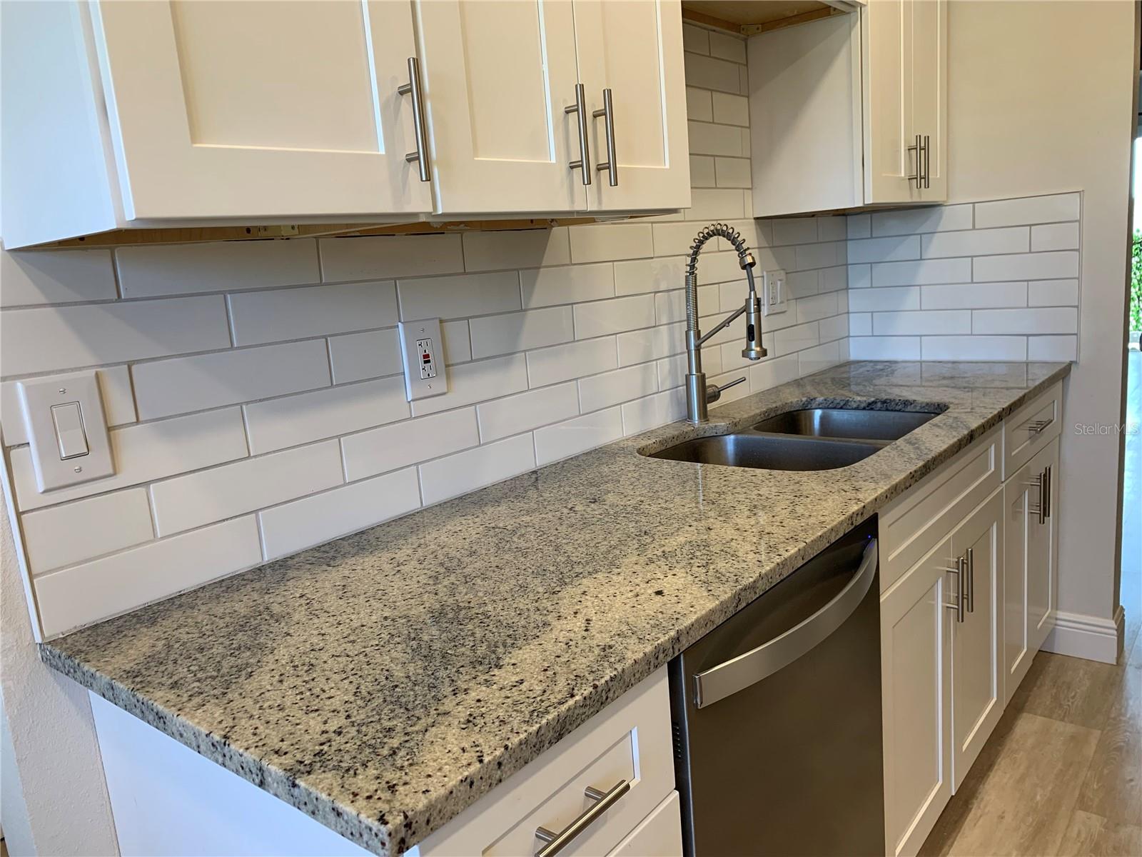 Listing photo id 8 for 5775 Park Street N 401