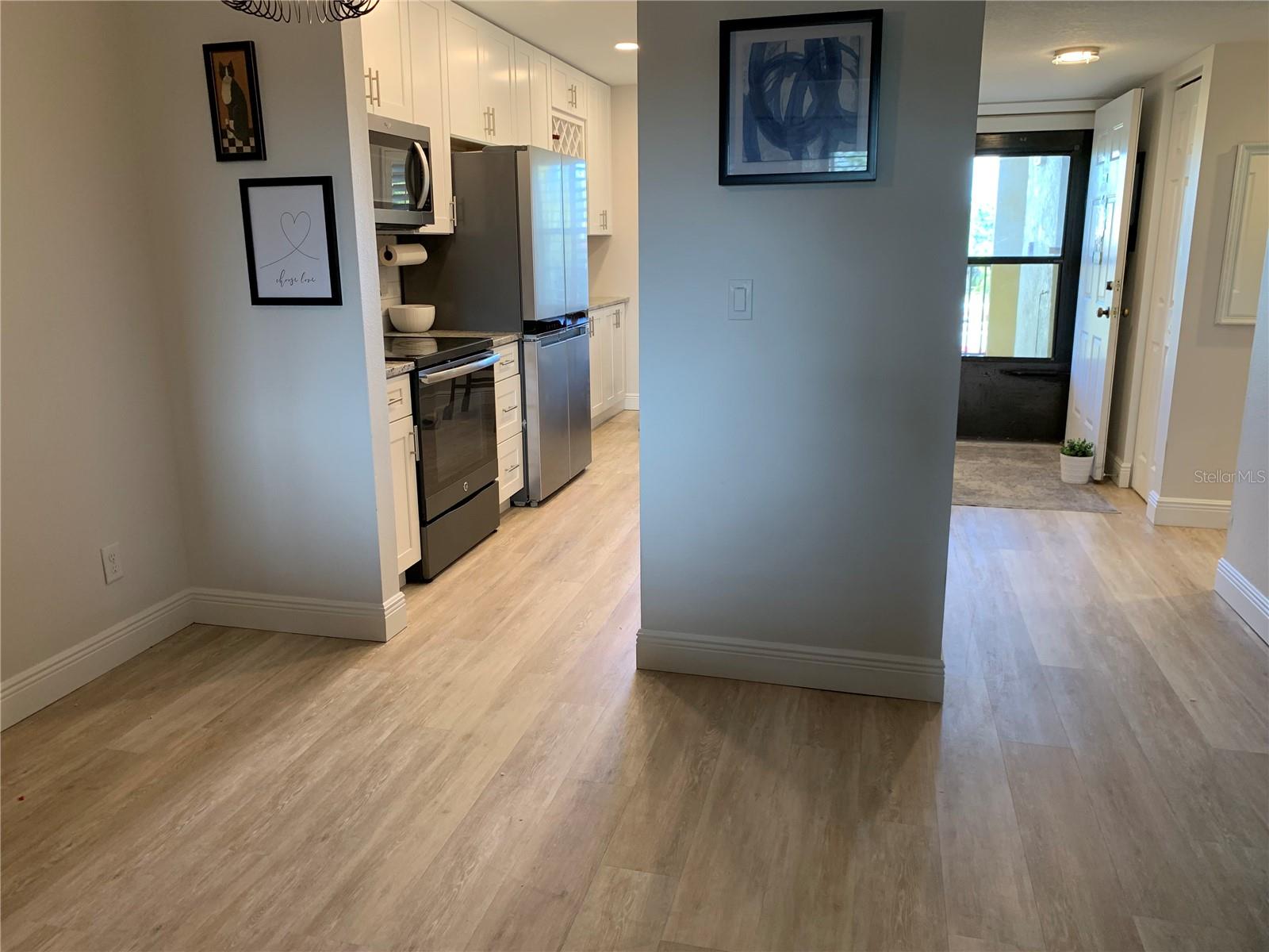 Listing photo id 9 for 5775 Park Street N 401
