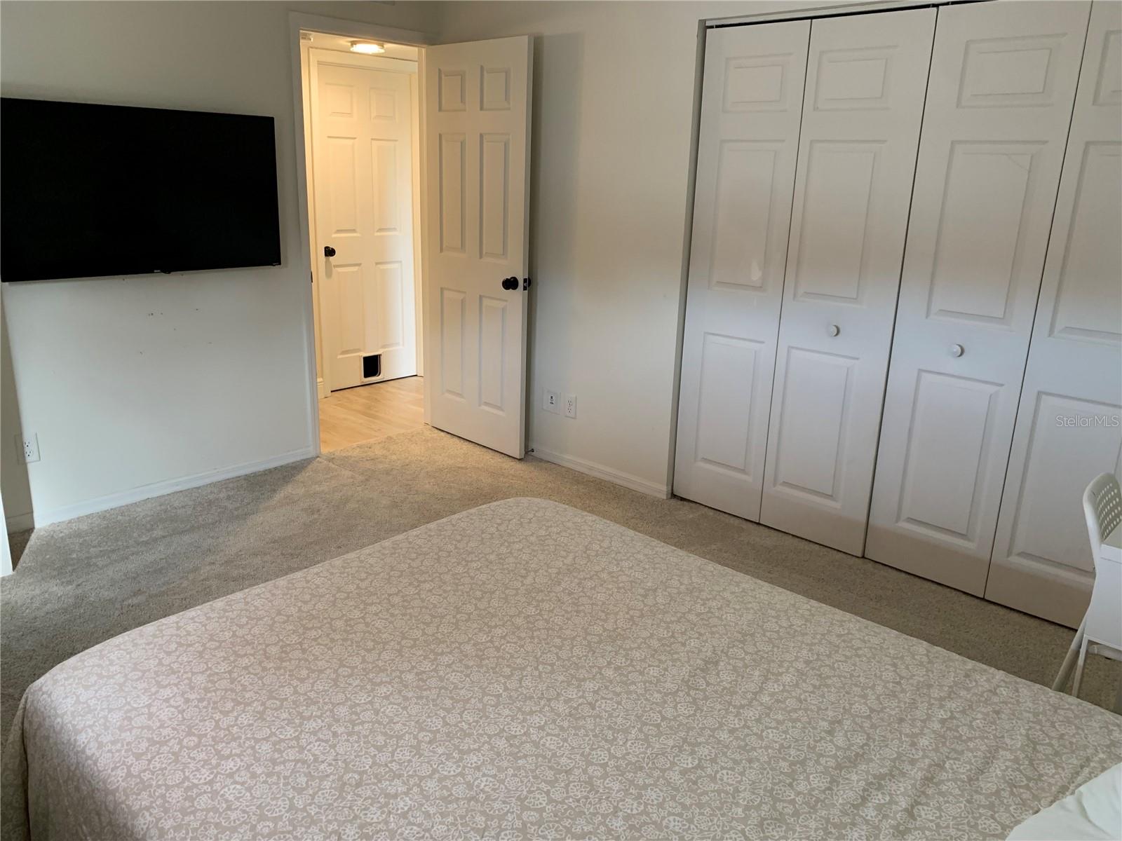 Listing photo id 12 for 5775 Park Street N 401