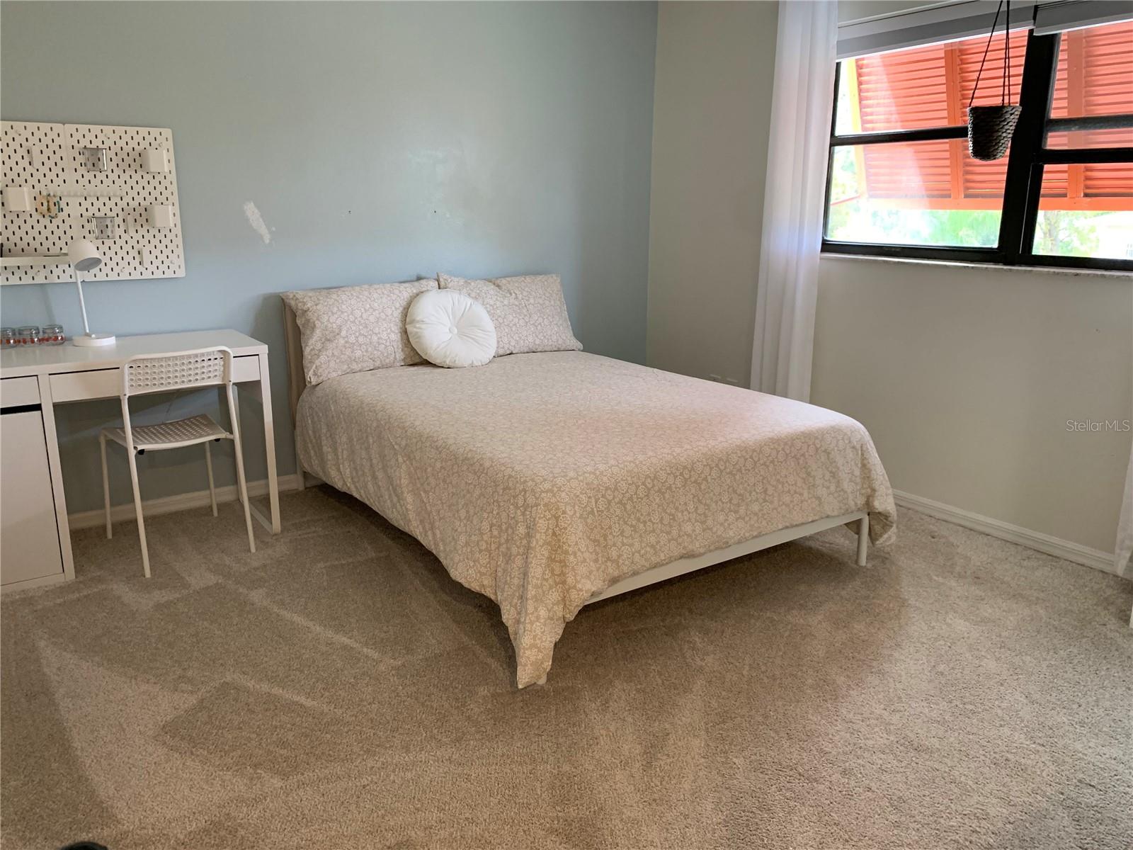 Listing photo id 13 for 5775 Park Street N 401