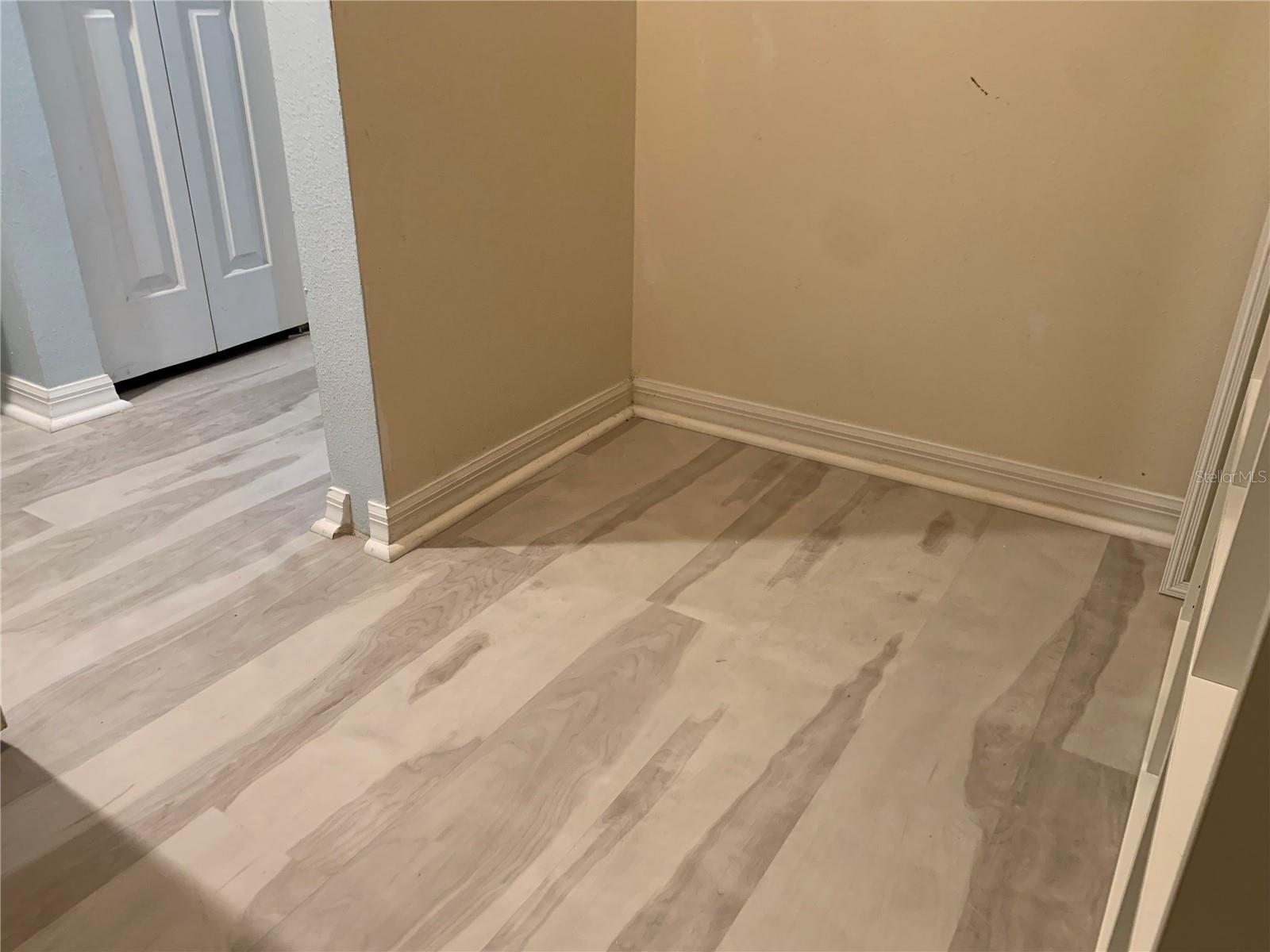 Listing photo id 14 for 5775 Park Street N 401