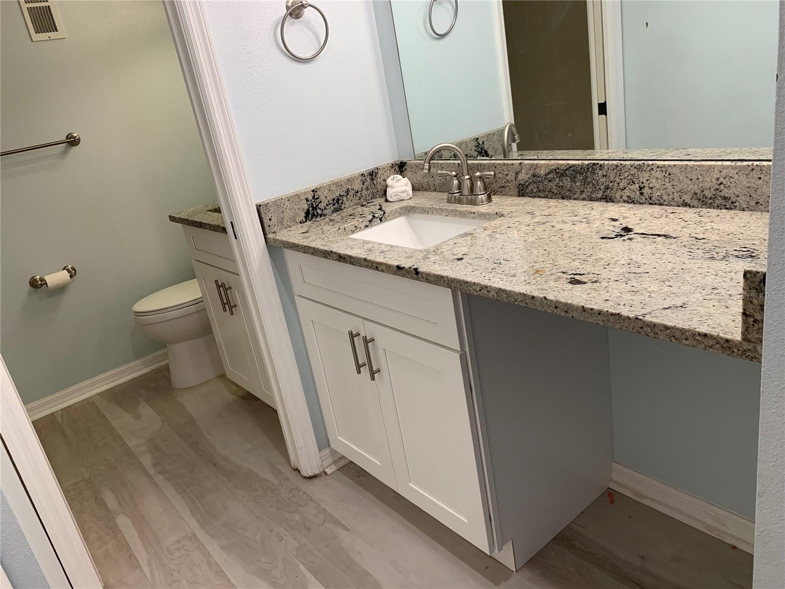 Listing photo id 17 for 5775 Park Street N 401