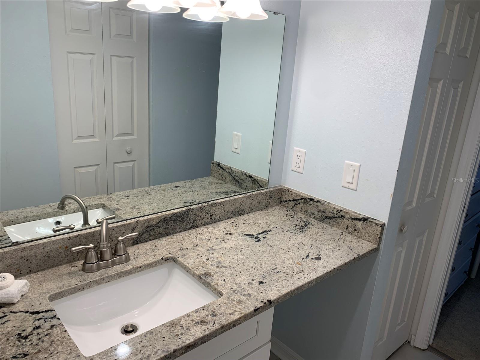 Listing photo id 19 for 5775 Park Street N 401