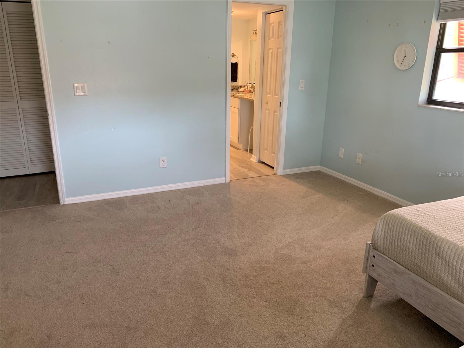 Listing photo id 25 for 5775 Park Street N 401