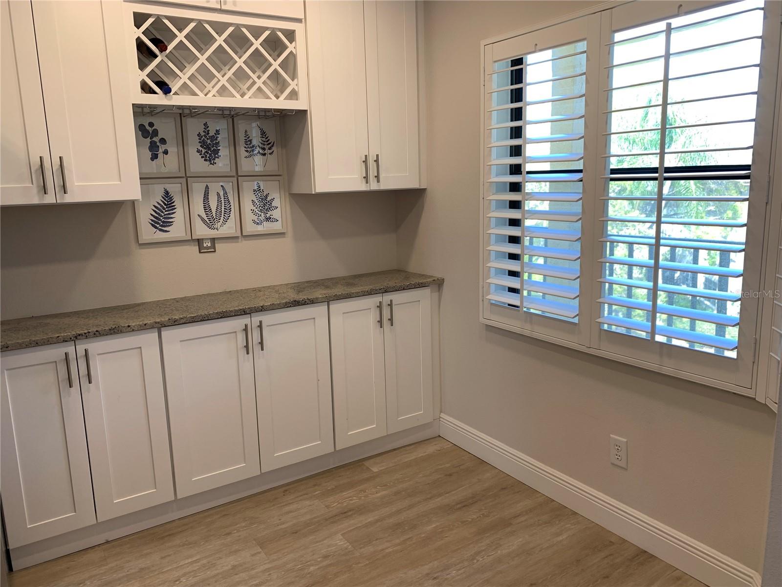 Listing photo id 1 for 5775 Park Street N 401