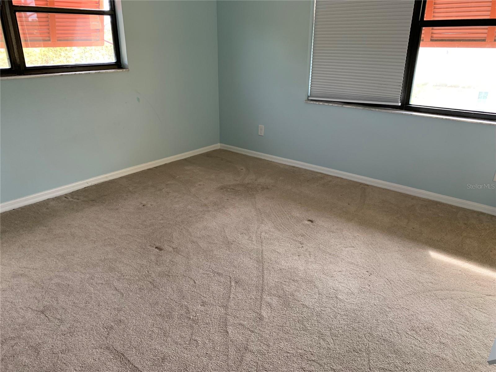 Listing photo id 28 for 5775 Park Street N 401