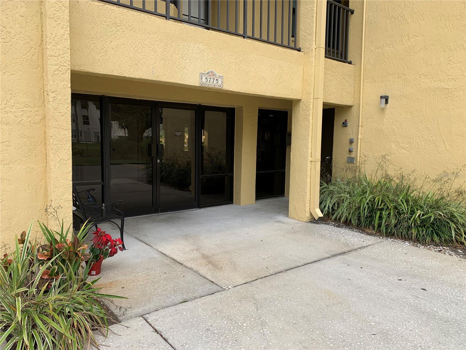 Listing photo id 36 for 5775 Park Street N 401