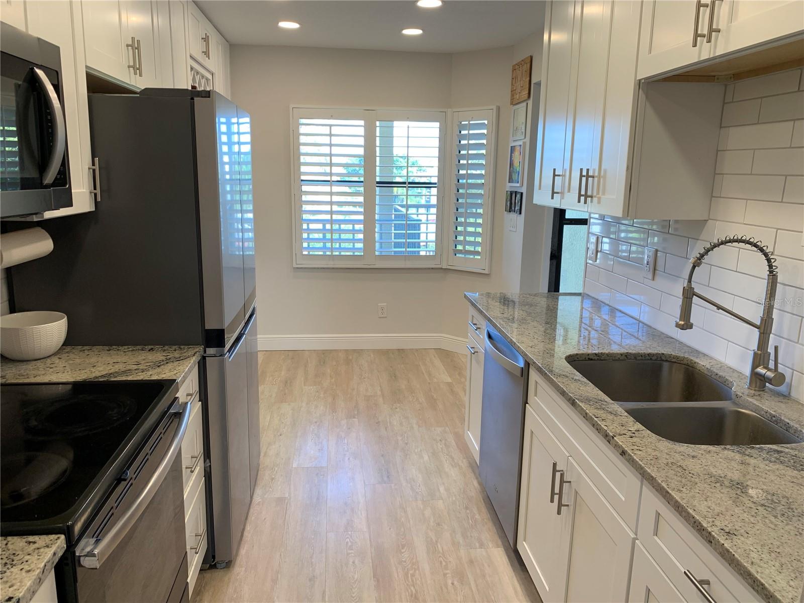 Listing photo id 3 for 5775 Park Street N 401