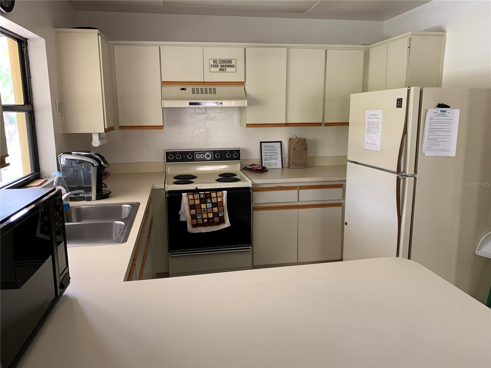 Listing photo id 48 for 5775 Park Street N 401