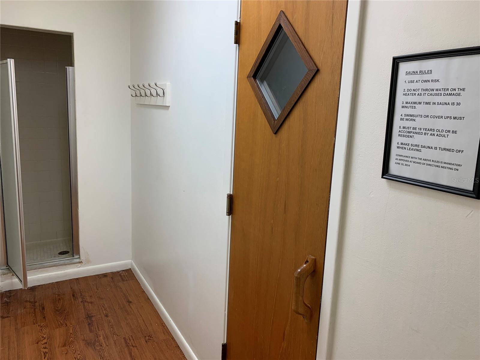 Listing photo id 52 for 5775 Park Street N 401