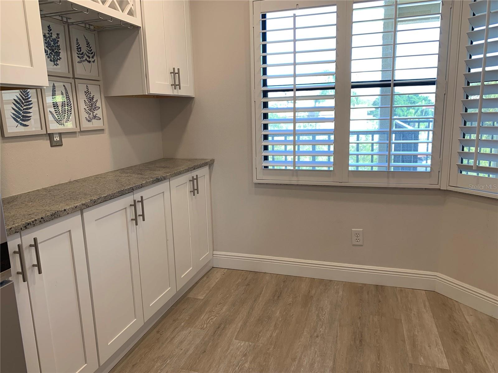 Listing photo id 4 for 5775 Park Street N 401