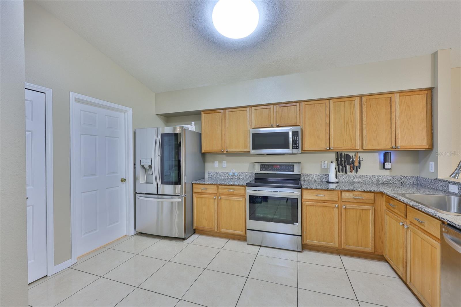 Image 14 of 42 For 2613 Thames River Place