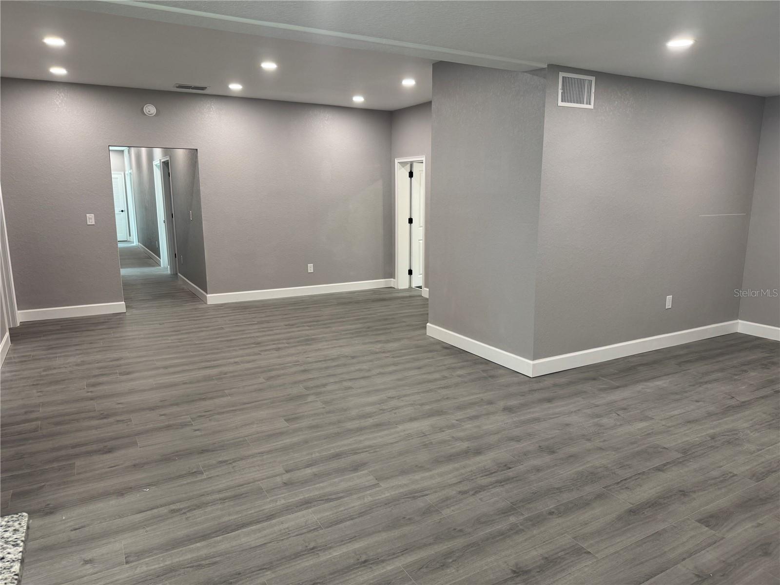 Image 4 of 19 For 136 Jack Pine Street