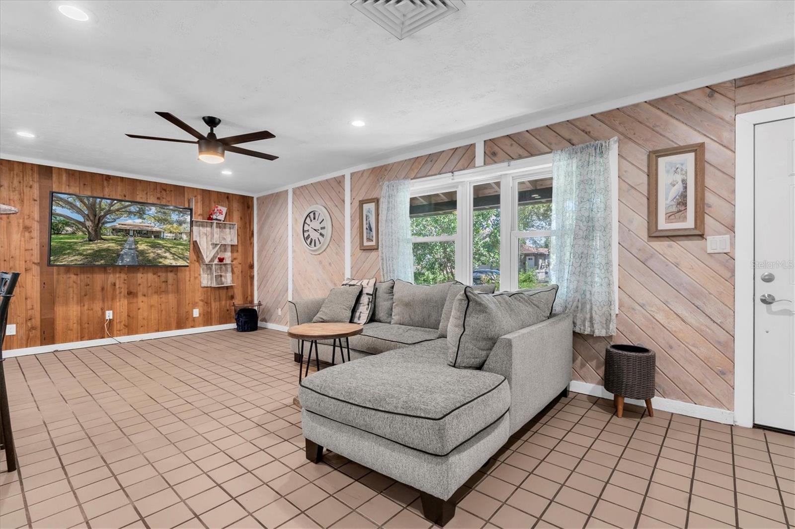 Image 3 of 40 For 6327 2nd Avenue S