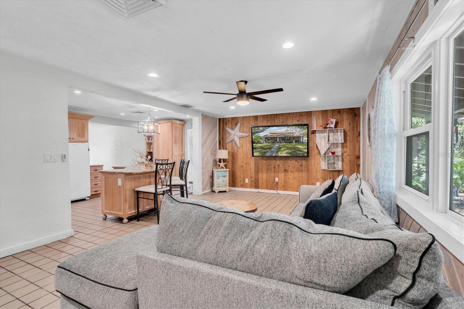 Image 4 of 40 For 6327 2nd Avenue S
