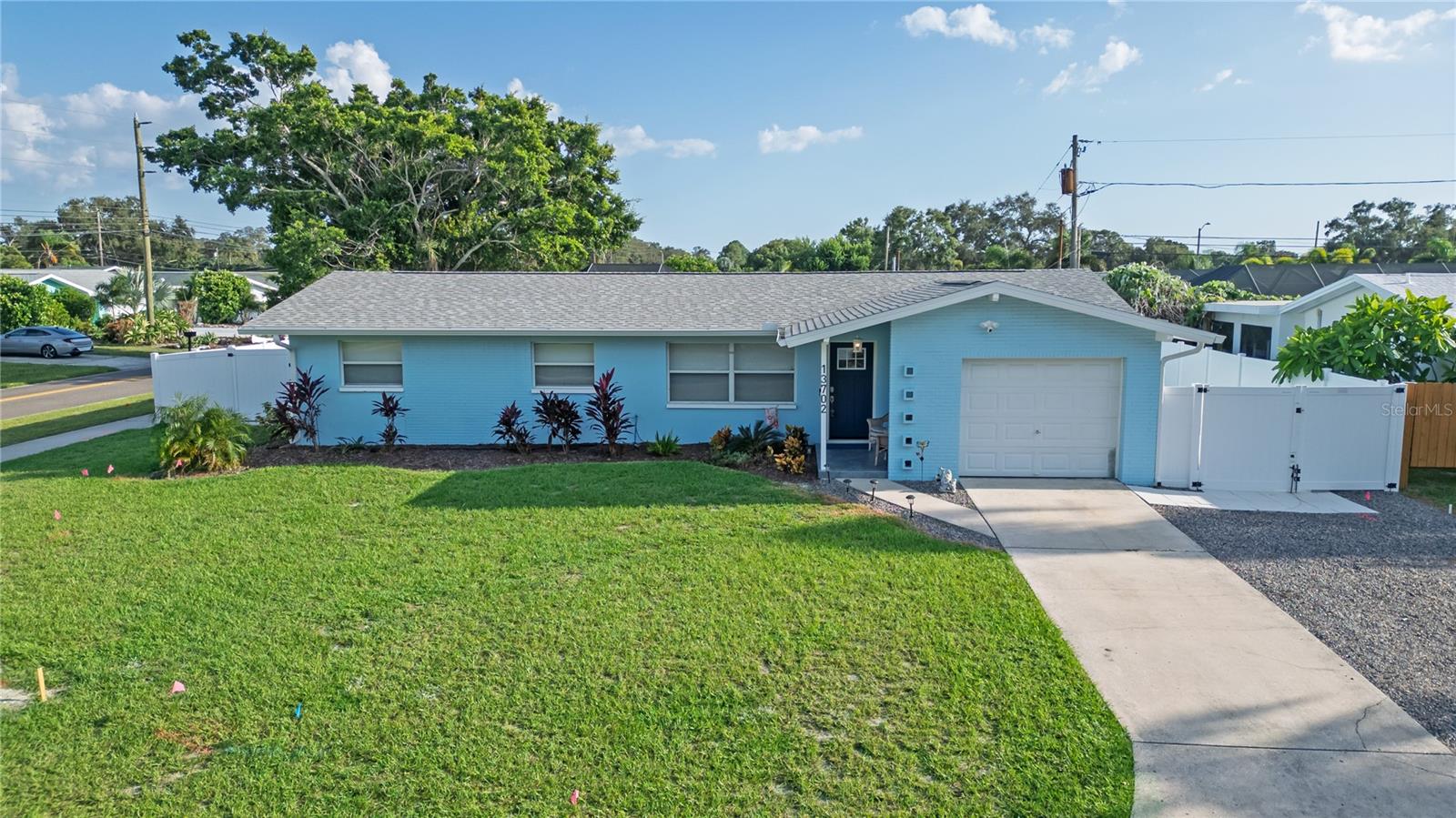 Details for 13702 Martinique Drive, SEMINOLE, FL 33776