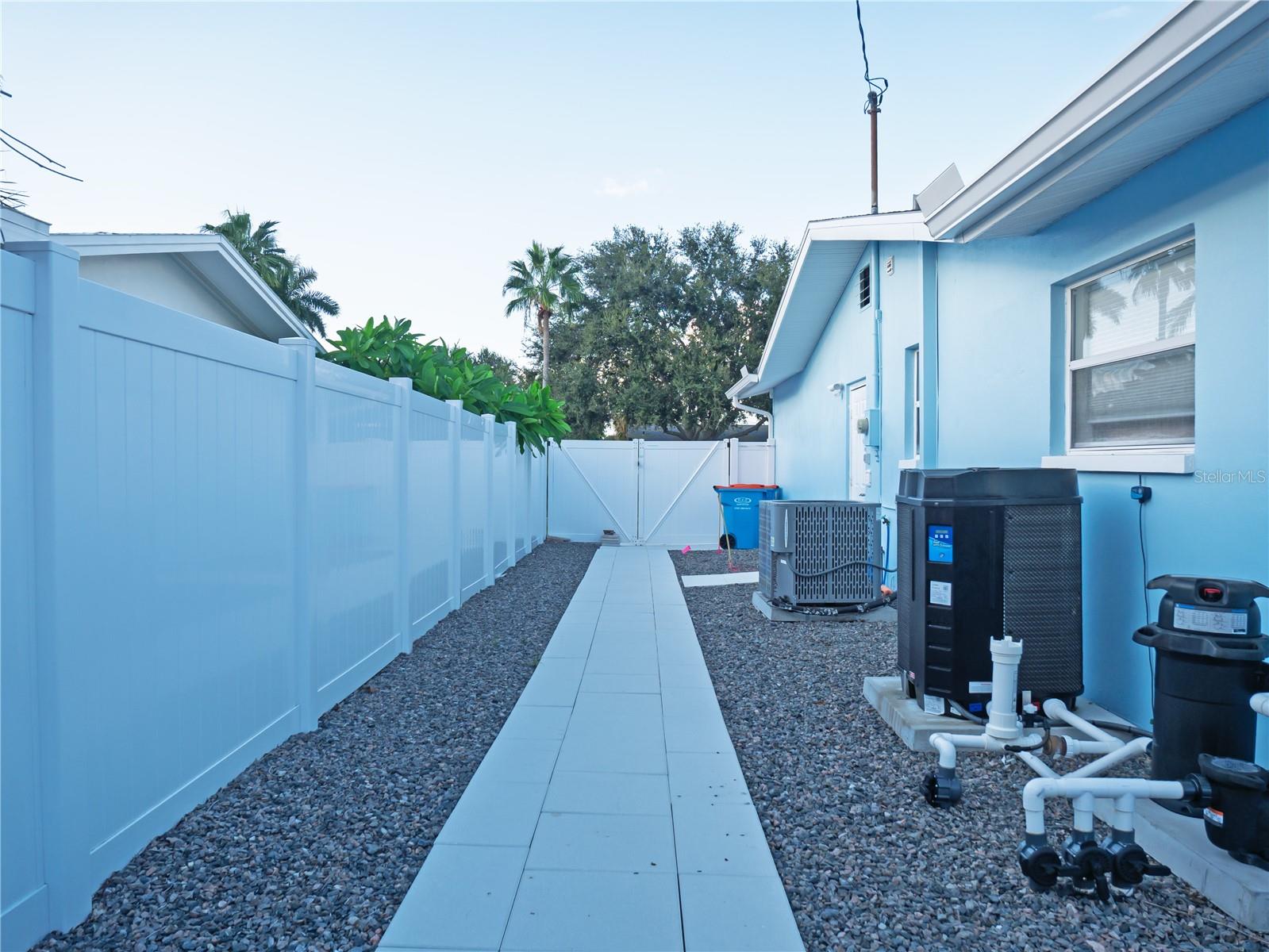 Image 37 of 42 For 13702 Martinique Drive