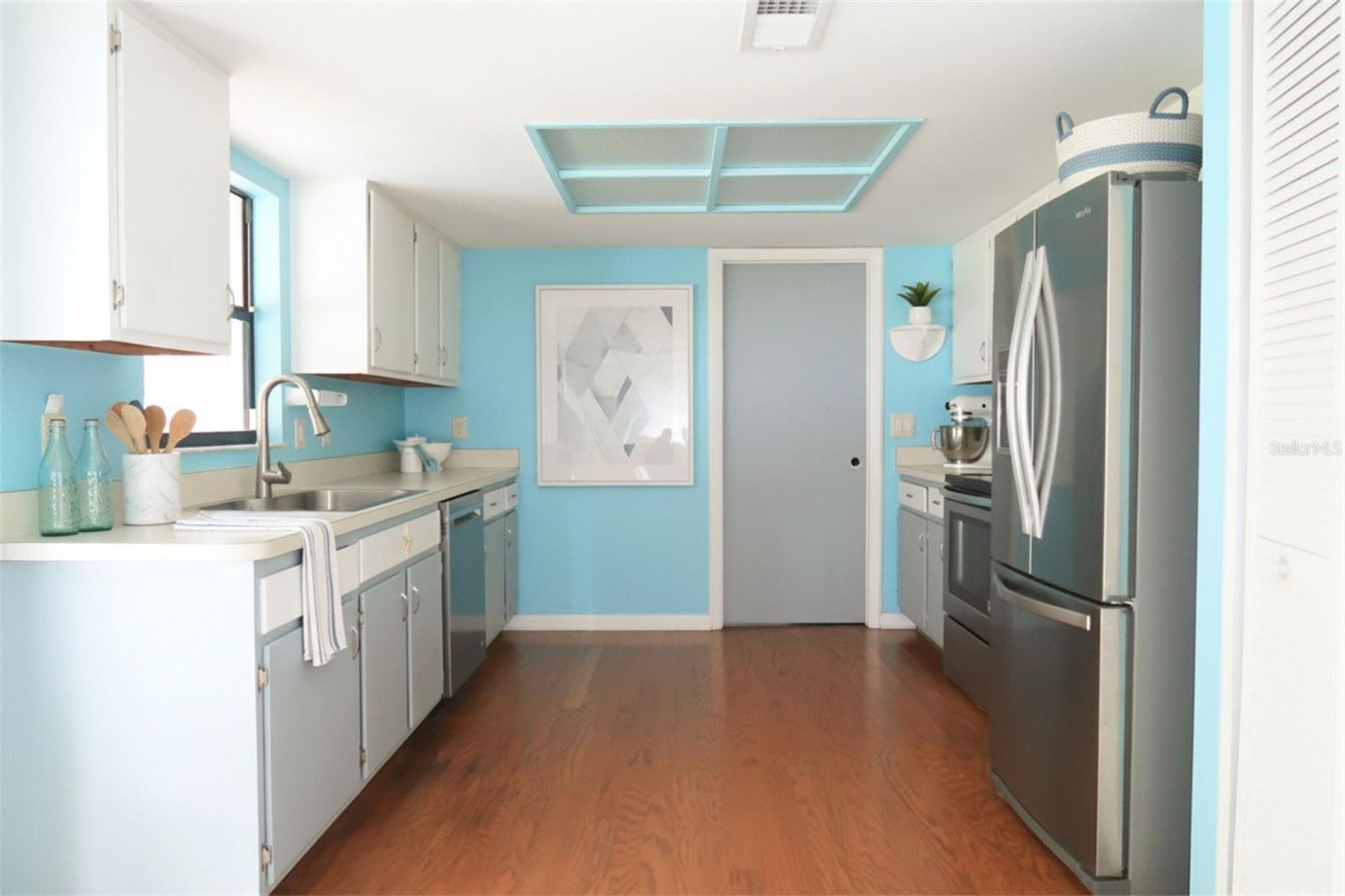 Image 3 of 21 For 6207 57th Avenue N