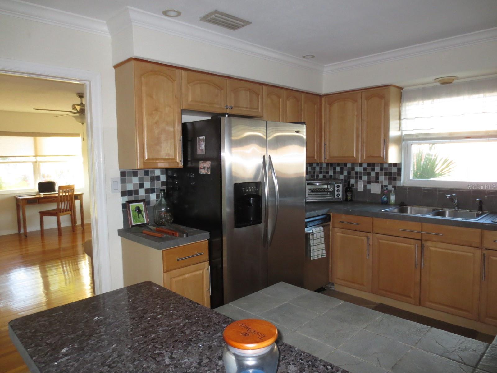 Image 4 of 12 For 2501 Lemon Street