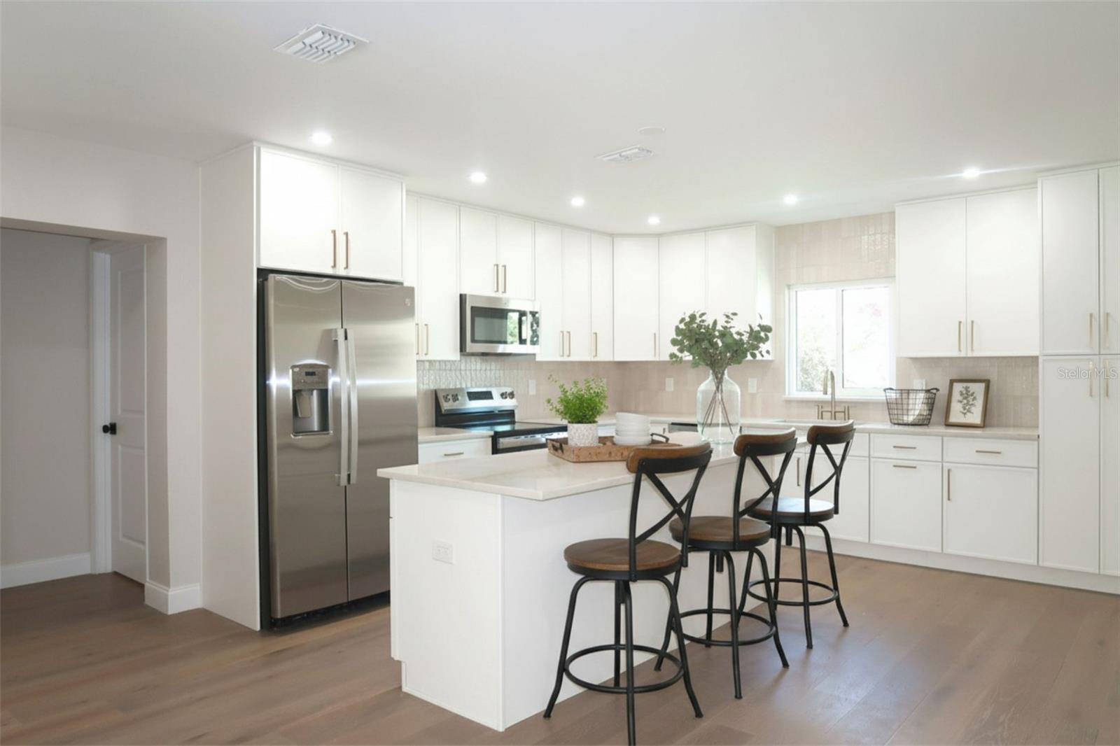 Image 3 of 28 For 4019 Lemon Street