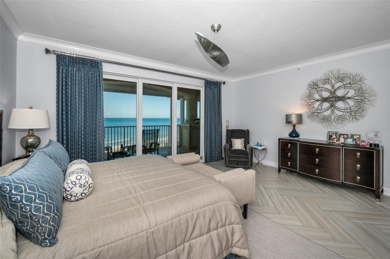 Image 42 of 81 For 17730 Gulf Boulevard 600