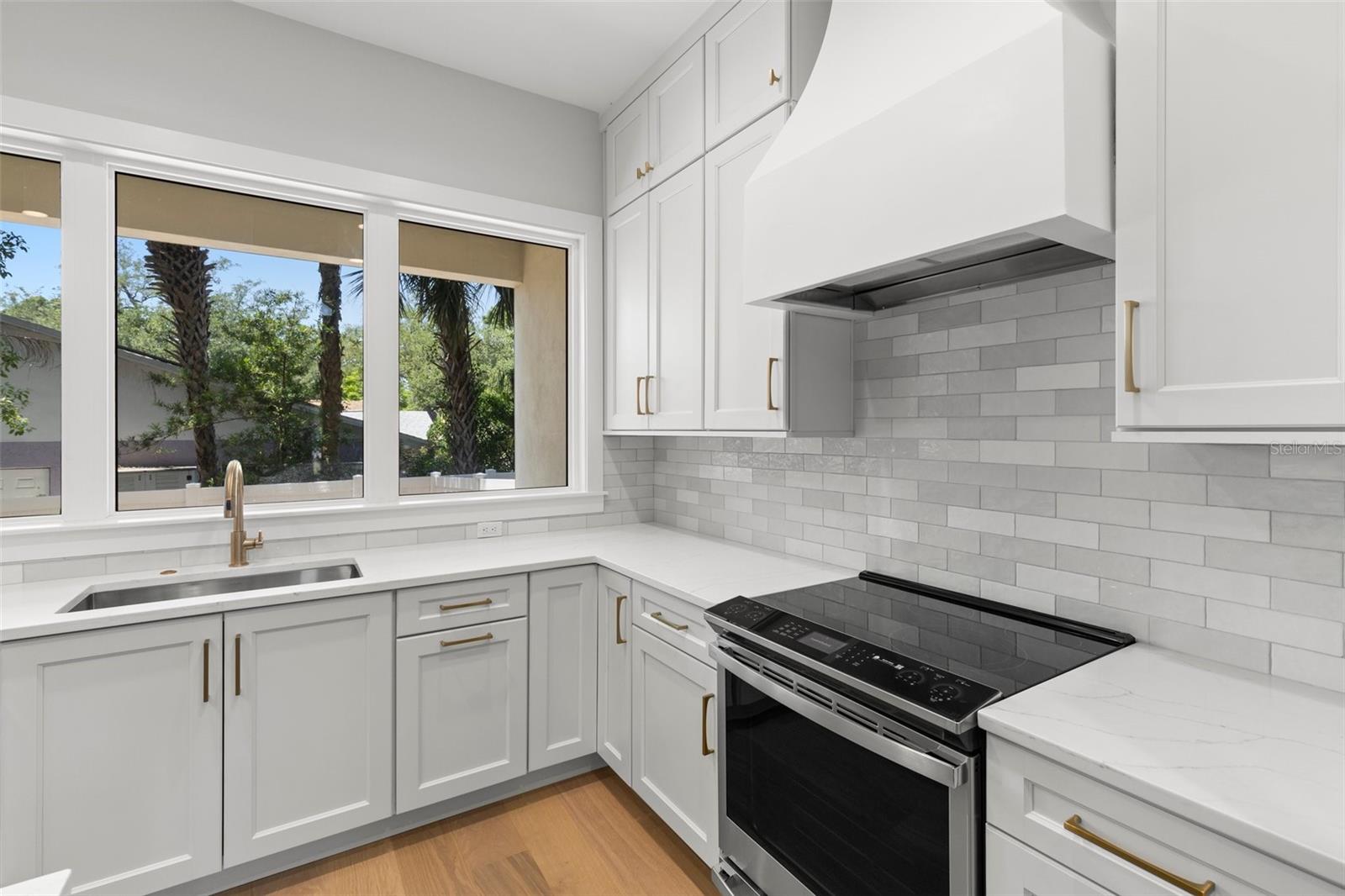 Image 10 of 34 For 222 Hesperides Street