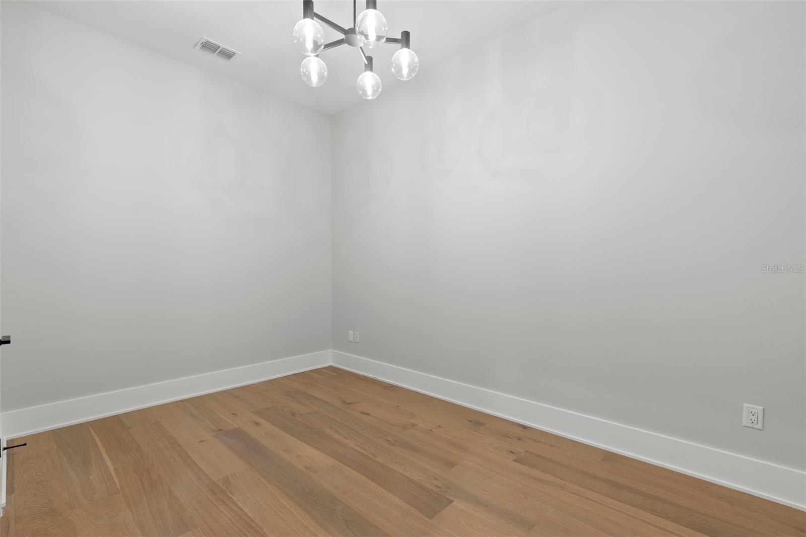 Image 11 of 34 For 222 Hesperides Street
