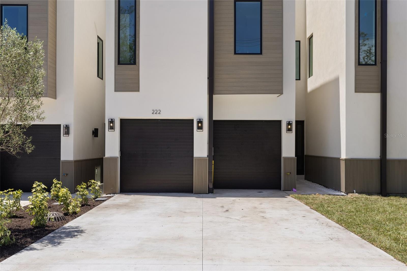 Image 2 of 34 For 222 Hesperides Street