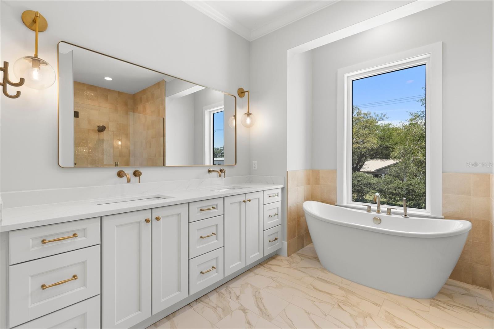 Image 21 of 34 For 222 Hesperides Street