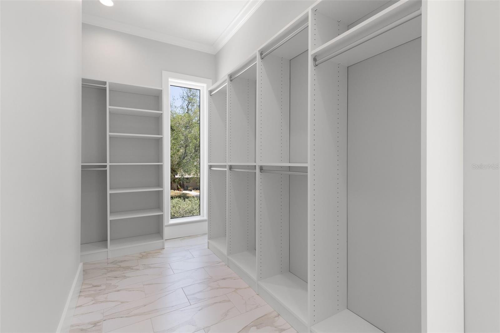 Image 23 of 34 For 222 Hesperides Street
