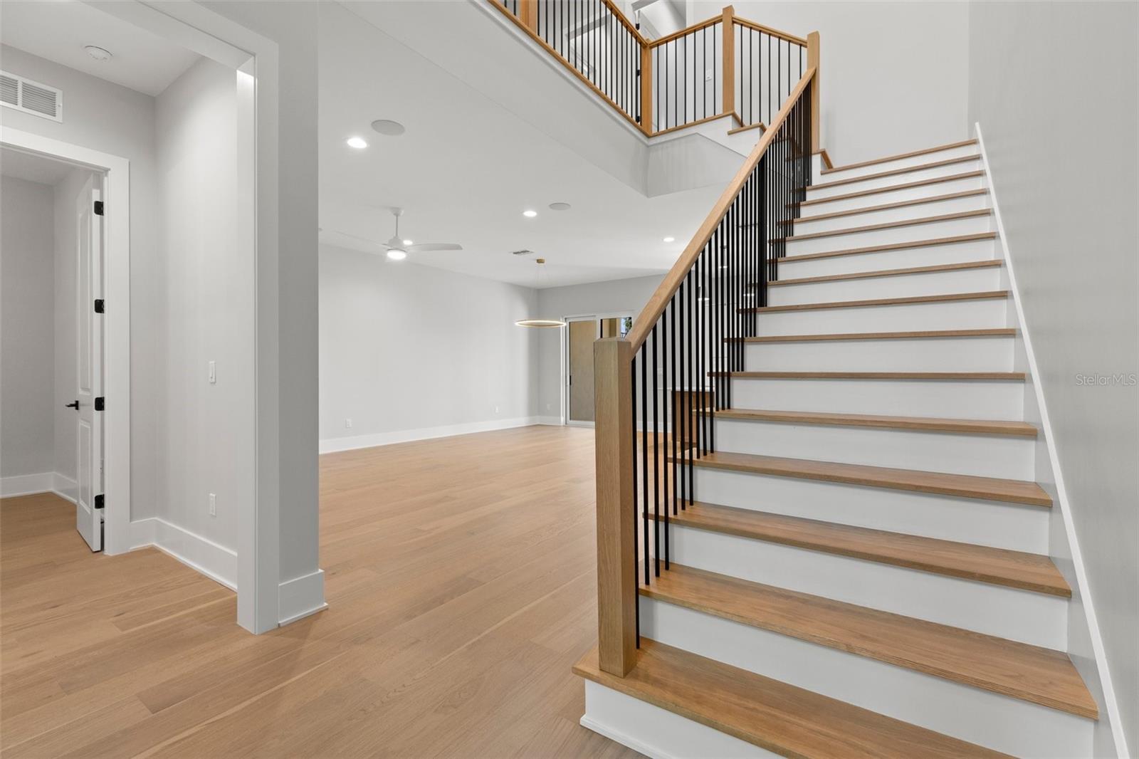 Image 3 of 34 For 222 Hesperides Street